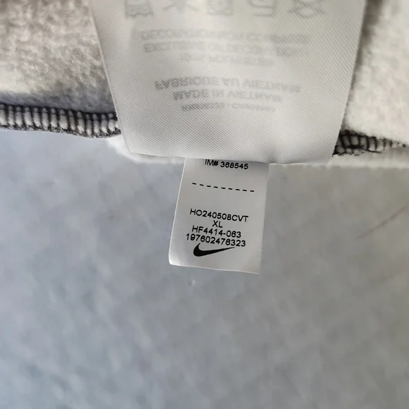 Nike Therma-Fit Hoodie Gray Youth Size XL Sweatshirt Thumb Holes Stain Repel - Picture 3 of 16